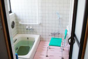 家庭的な雰囲気のお風呂です